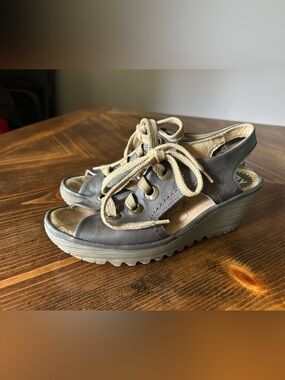 FLY LONDON Ylfa (Popa) Leather Wedge Sandals